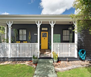 Stylish Three Bedroom Home - Photo 6