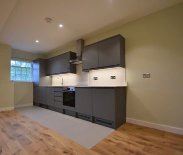 Bulstrode Court, Gerrards Cross,SL9 - Photo 2
