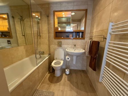 2 Bed Flat, Church Street, M4 - Photo 3