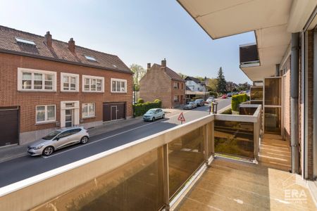 Appartement met 2 kamers en terras - Photo 4