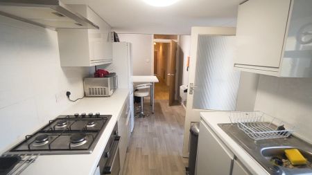 To Rent Malmesbury Park Road, Charminster, Bournemouth, BH8 £2,000 pcm Tenancy Info - Photo 2