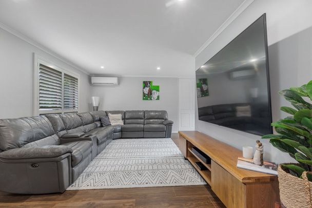 Family home with a studio - Photo 1