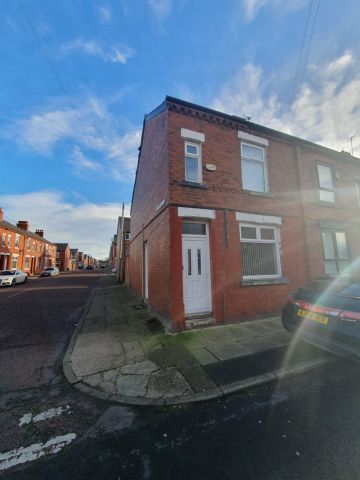 1 Bed Flat, Ashley Street, M6 - Photo 2