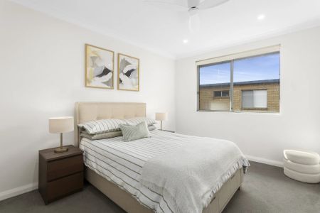 Light-Filled Apartment in Premium Lifestyle Location - Photo 4