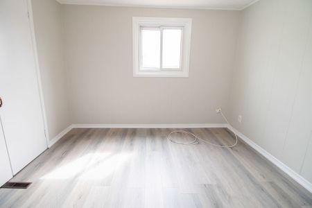 **COZY** 2 Bedroom apartment in Welland!! - Photo 5