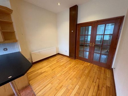 110 Downshire Road, Holywood, BT18 9LY - Photo 3