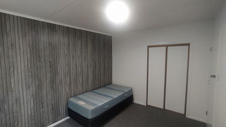 2 Bedroom Unit in London street - Photo 4
