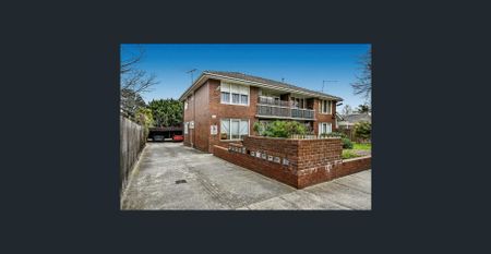 GROUND FLOOR WITH MODERN TOUCH AND WATER INCLUDED - Photo 4