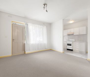 2/49 Flemington Street, Travancore VIC 3032 - Photo 4