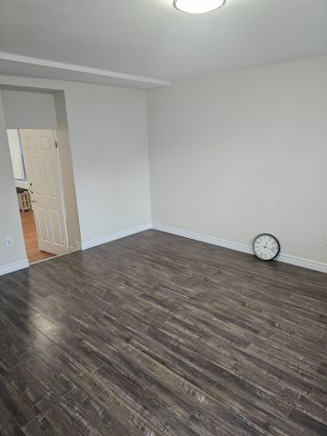 For Lease - 2239 Dundas Street, Toronto, Ontario - Photo 2