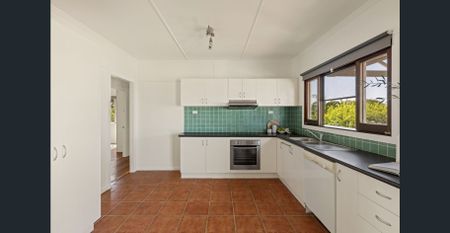 Welcome to 53 Hawkwood Street ... - Photo 4