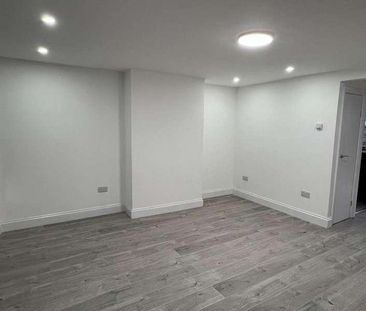 Shepherds Close, Romford, RM6 - Photo 6