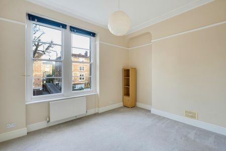 3 bedroom flat to rent - Photo 3