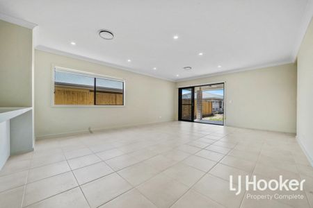 Modern Family Home with Ducted Air Conditioning & Media Room - Photo 2