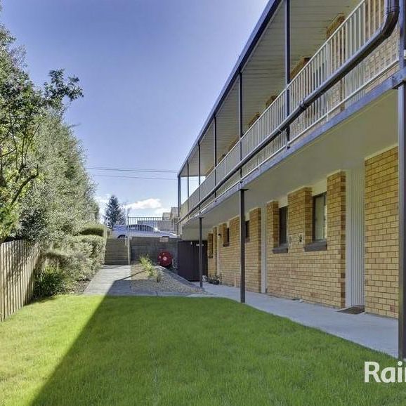 2/24 Hamilton Street, West Hobart, TAS 7000 - Photo 1