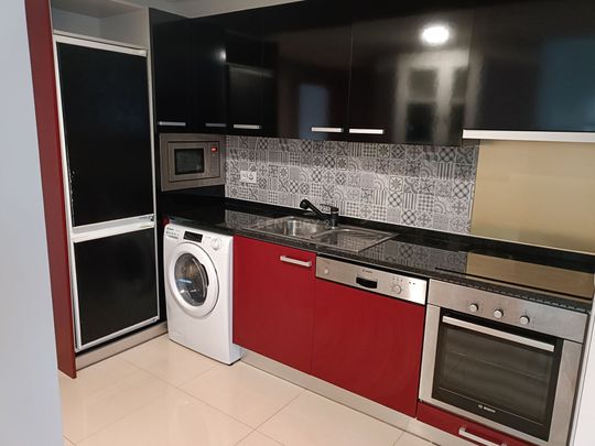 Apartamento T2, 66m2, no Palmela Village totalmente mobilado e equipado, com 2 varandas, AC e piscina semi-privada - Photo 1