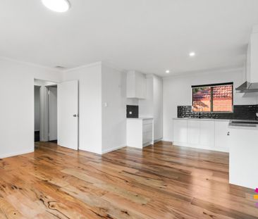 LIGHT AND BRIGHT 2 BEDROOM MODERN APARTMENT IN SECURE COMPLEX! - Photo 5