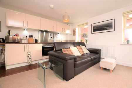 48, Holts Crest Way, Leeds, LS12 2AG - Photo 2