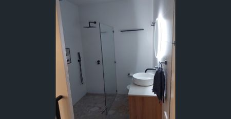 Renovated family home on large block - Photo 2