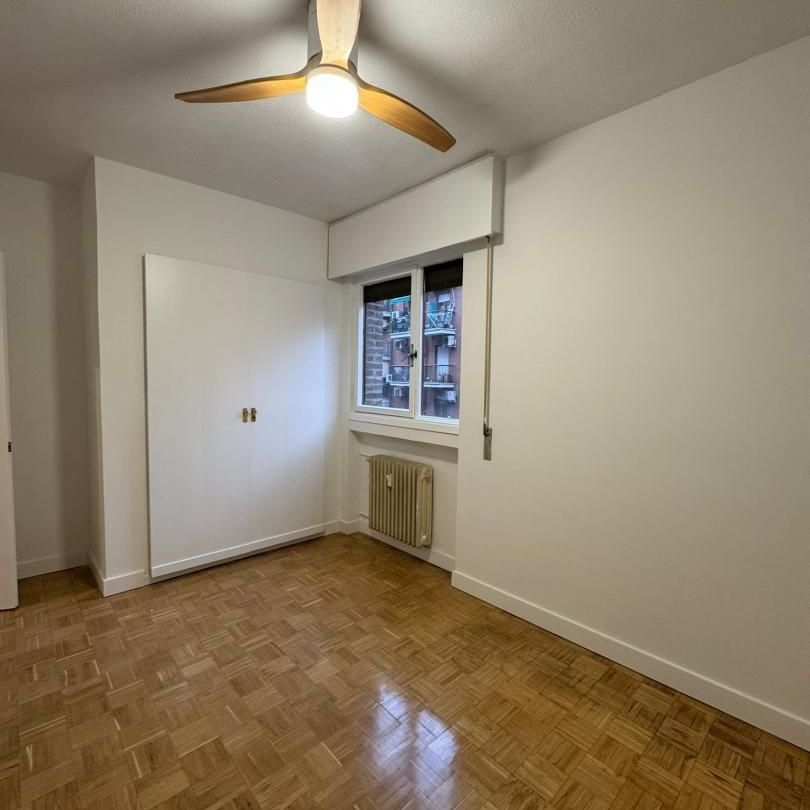 Piso de alquiler en Calle de Embajadores, 100, Acacias - Photo 1