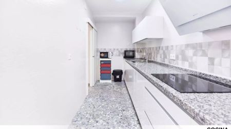 Room in a shared 4-bedroom apartment for rent in El Plantinar. - Photo 4