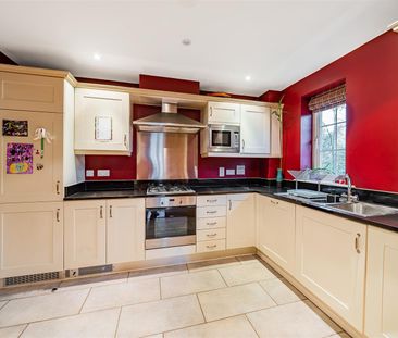 2 bed flat to rent in Brookshill, Harrow, HA3 - Photo 2
