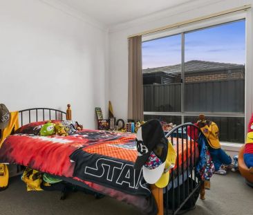 Neat & Well-Maintained 3-Bedroom Home in Quiet Court Location! - Photo 2