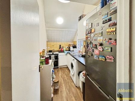 Wickford Place, Basildon - Photo 3