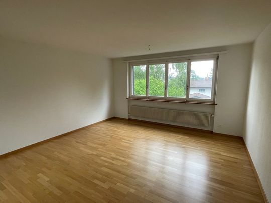 Grosszügige 2.5-Zimmerwohnung im Dachgeschoss - Photo 1
