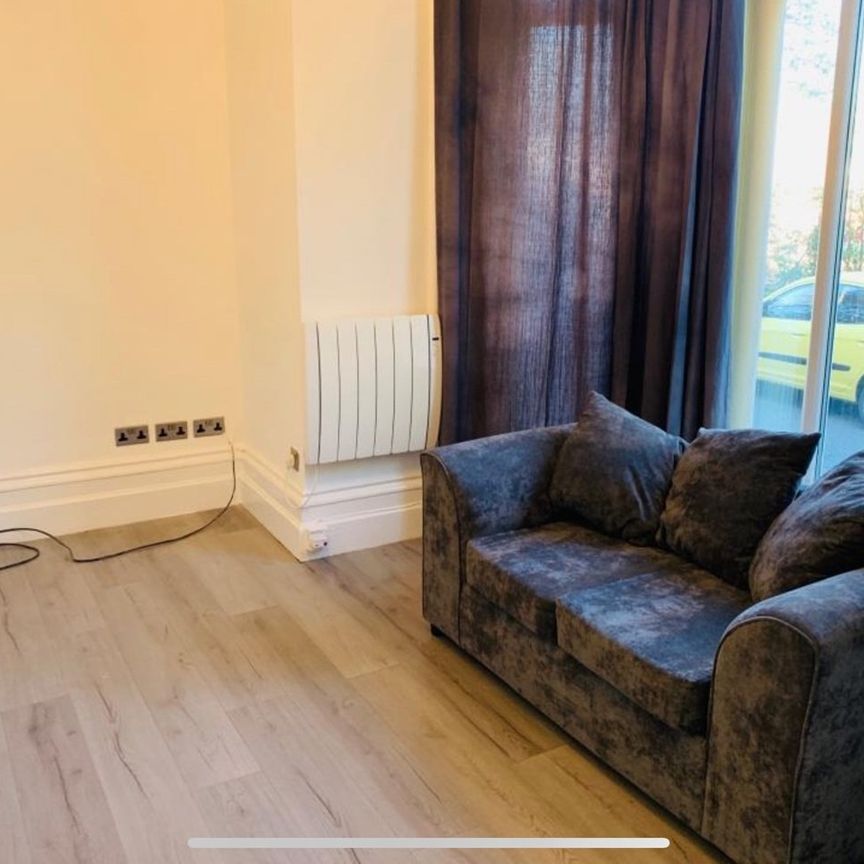 1 Bed Flat, Lincoln House, M13 - Photo 1