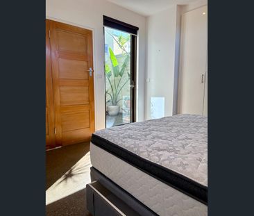 New York Style Fully Furnished Townhouse - Photo 6