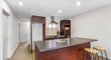 Modern Edgeware Haven - Photo 3