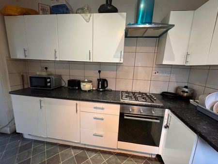 Room in a Shared House, Jersey Road, IG1 - Photo 3