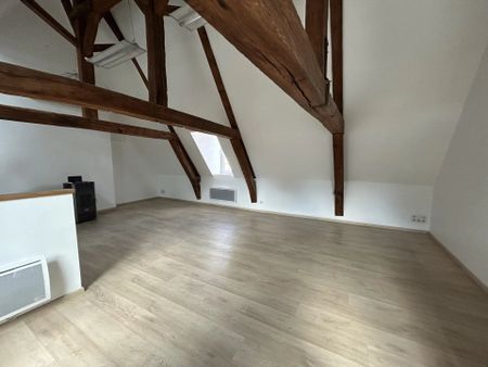 Location Appartement 5 pièces 82 m2 à Saint-Quentin - Photo 3