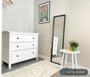 1 bedroom in a flat share to rent - Photo 5