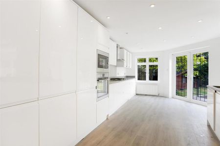 6 bedroom detached house to rent - Photo 4