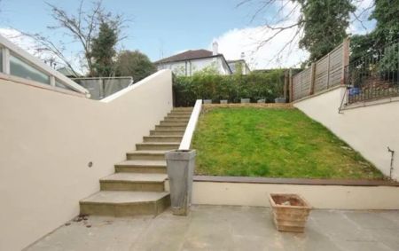 2 Bedroom Terraced - Photo 4