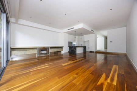 7A Churchill Court, Brighton East - Photo 2