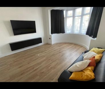 Room in a Shared House, Burnside Crescent, HA0 - Photo 2