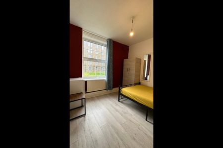 Room in a Shared Flat, Chicksand House, E1 - Photo 3