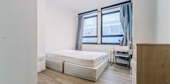 1 bedroom in a flat share to rent - Photo 2