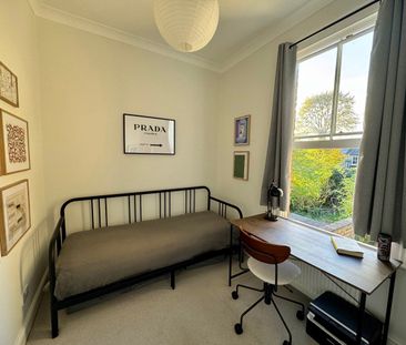 2 Bed Flat, Middle Lane, N8 - Photo 2