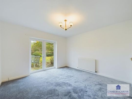 5 bedroom bungalow to rent - Photo 1