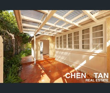 8 Burn Street, Camp Hill, Qld 4152 - Photo 2