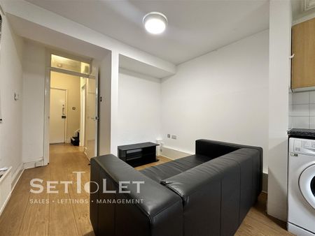 39 Evington Road, Leicester, Leicestershire, LE2 1QG - Photo 2
