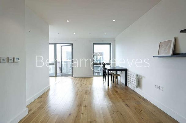 Barking Road, Canning Town, E16 - Photo 1