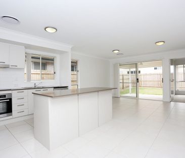 4 Bedroom Contemporary Home with Ducted Air Con - Photo 5