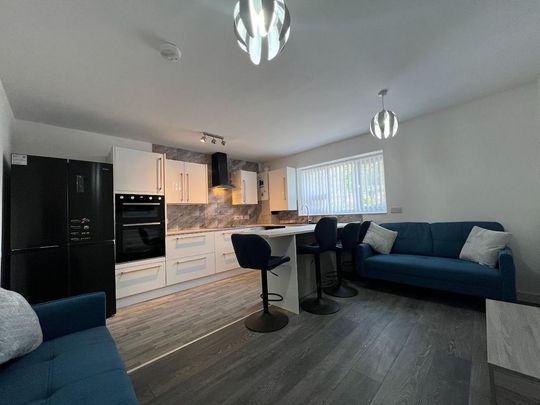 5 bedroom end of terrace house to rent - Photo 1