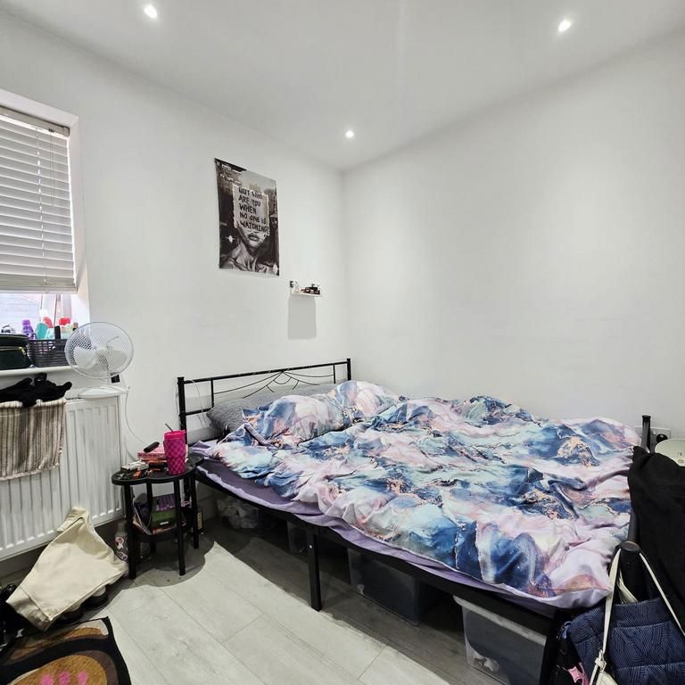 3 bedroom flat to rent - Photo 1