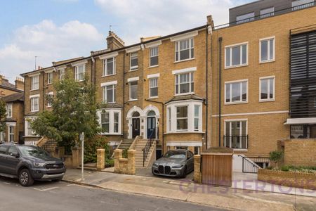 3 bedroom flat in Blackheath - Photo 4